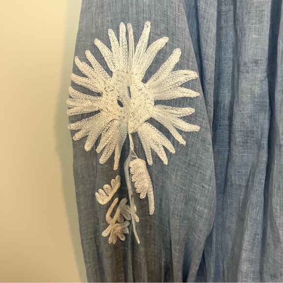 NWT DOLMA Floral Embroidered Blouse Blue with White Embroidery Size Small - Picture 4 of 12